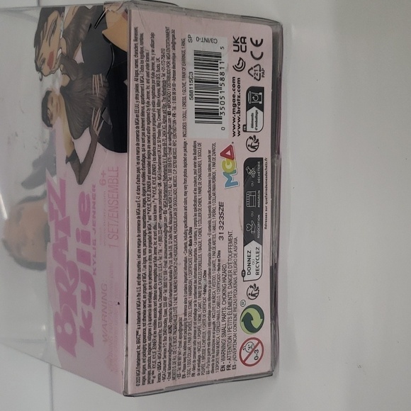 Bratz 2023 Celebrity Kylie Jenner Night Time Designer Edition - Picture 10 of 12